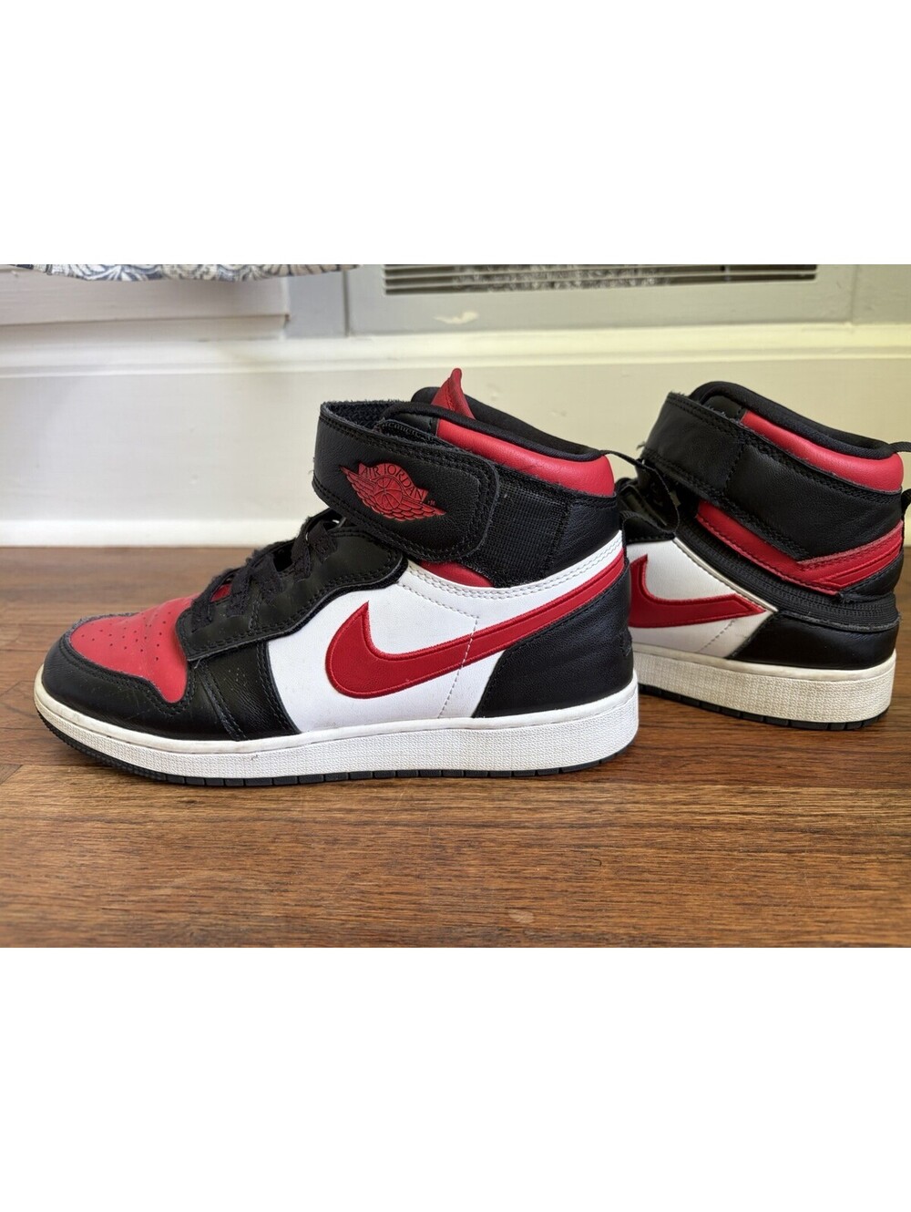 Nike Air Jordan 1 High FlyEase Red Black White Youth Shoes Size 6.5US DC7986-061 - Picture 3 of 6